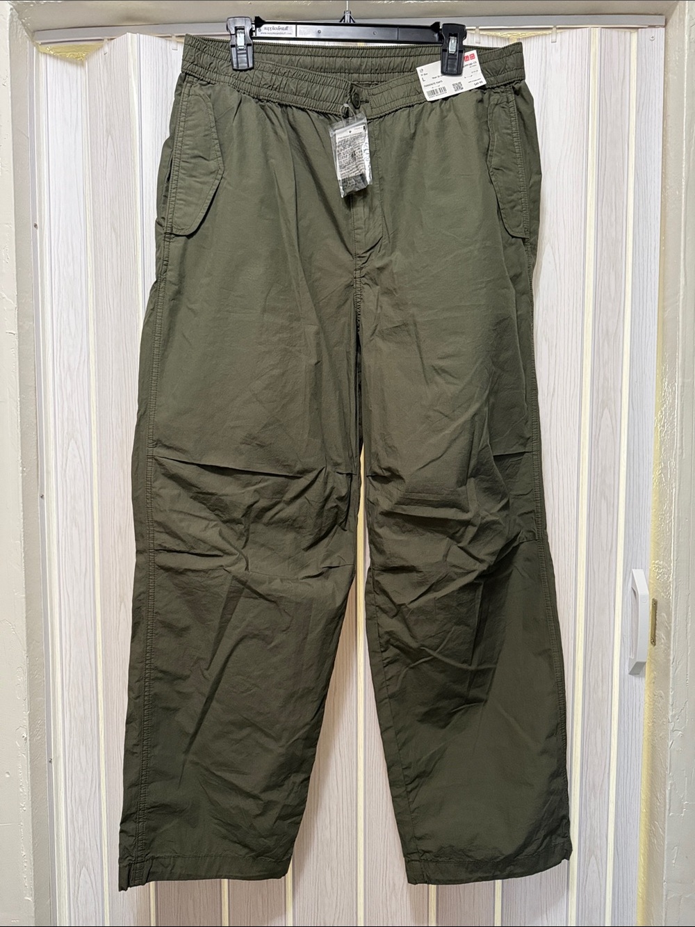 Uniqlo Men’s Parachute Pants size L NWT Olive Green